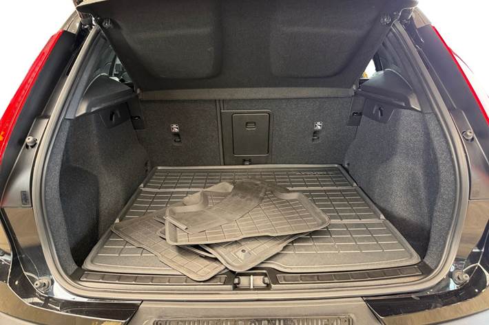 Sort Volvo XC40 fra 2023