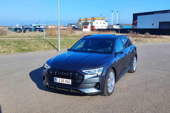 Grå Audi e-tron fra 2020