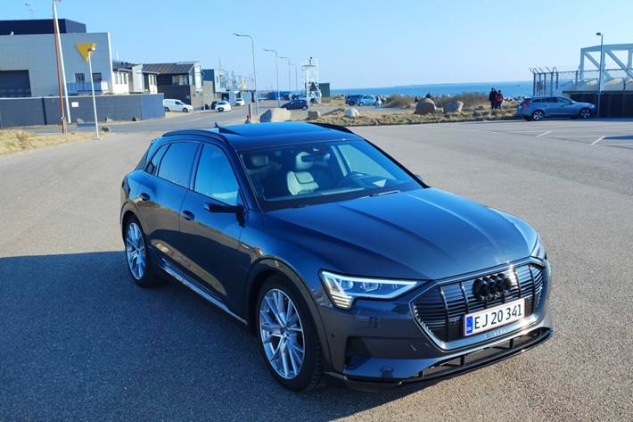 Grå Audi e-tron fra 2020