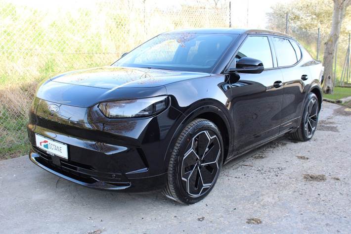 Sort Ford Capri fra 2025