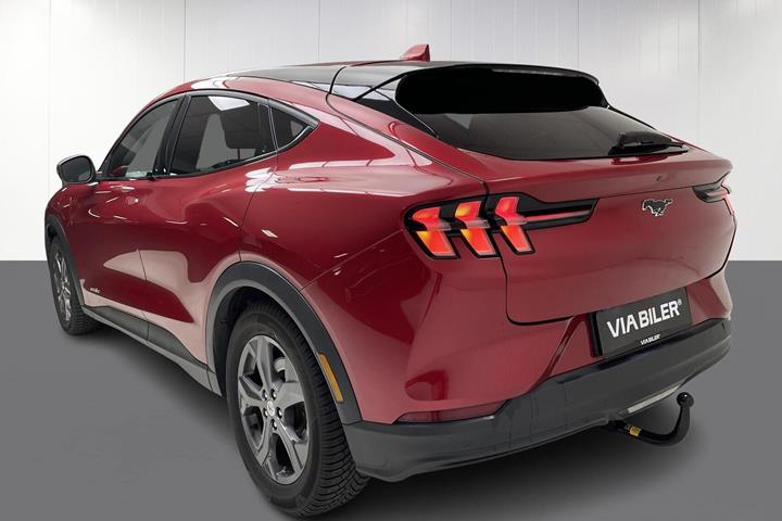 Rød Ford Mustang Mach-E fra 2022