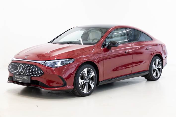 Rød Mercedes CLA250+ fra 2026 set udefra