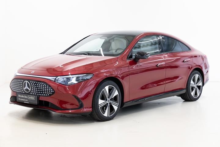 Rød Mercedes CLA250+ fra 2026 set udefra