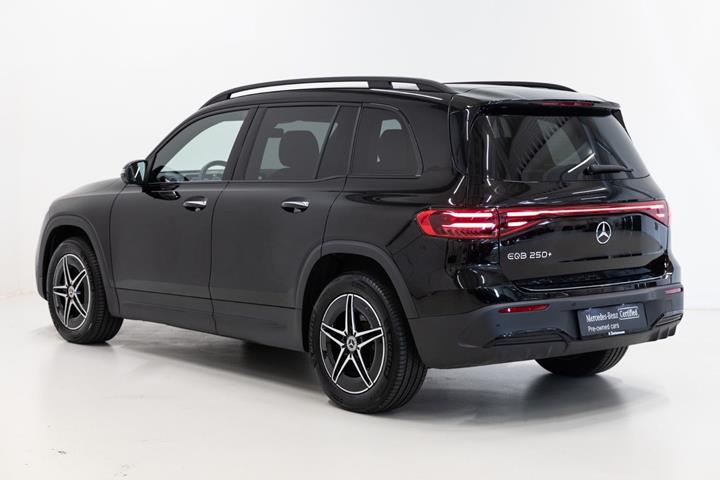Sort Mercedes EQB250+ fra 2026