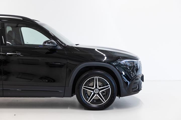 Sort Mercedes EQB250+ fra 2026