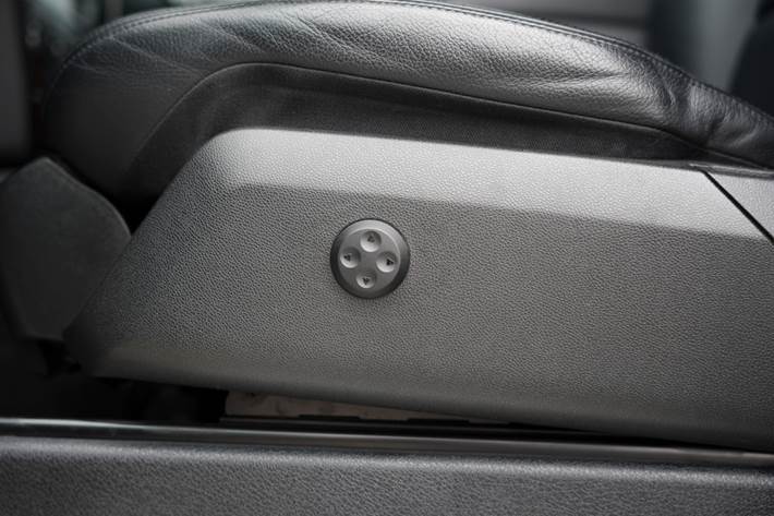 Hvid Mercedes G500 fra 2012