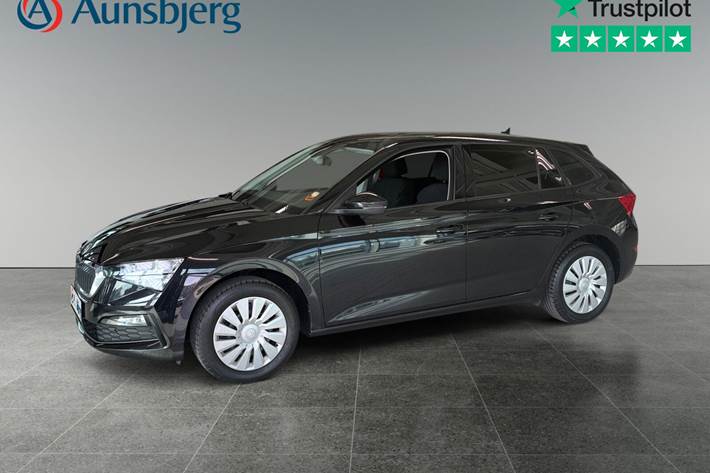 Sort Skoda Scala fra 2021 set udefra
