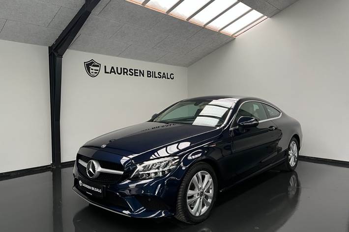 Blå Mercedes C300 fra 2018