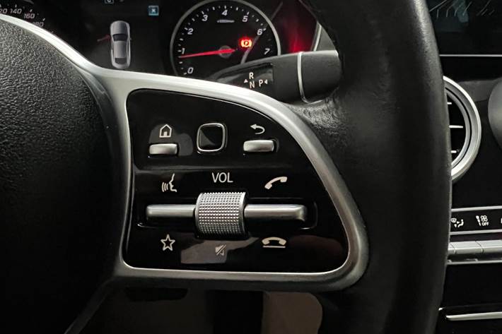 Blå Mercedes C300 fra 2018