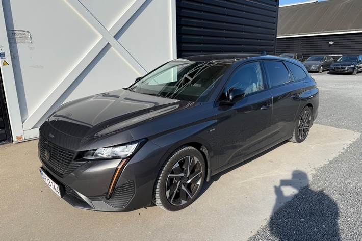 Grå Peugeot 308 fra 2022