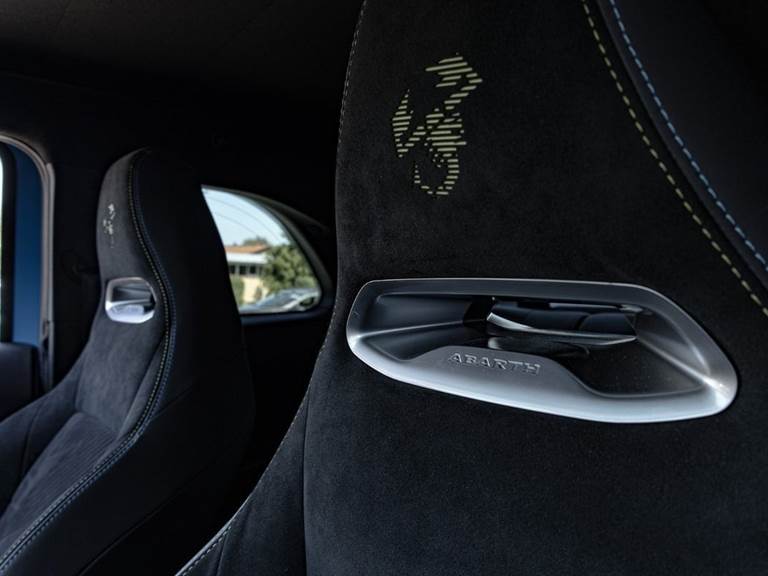 Abarth 500e Scorpionissima Cabrio