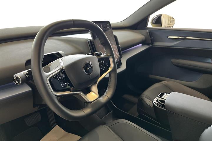 Gul Volvo EX30 fra 2024