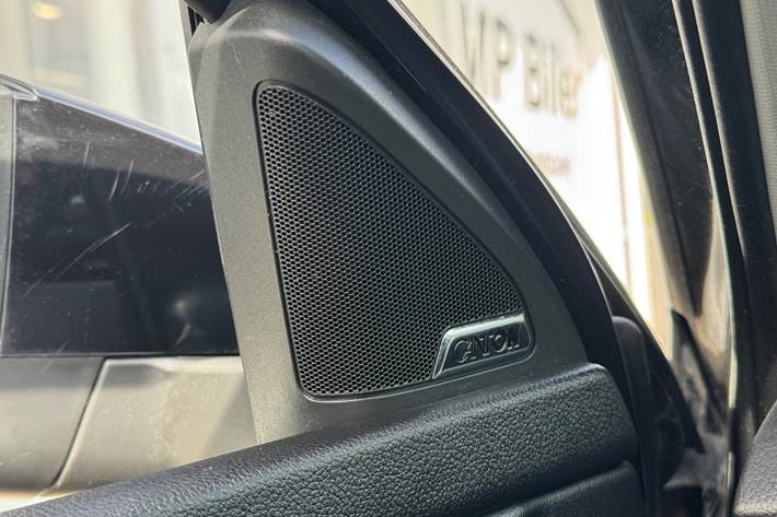 Sort Skoda Octavia fra 2015