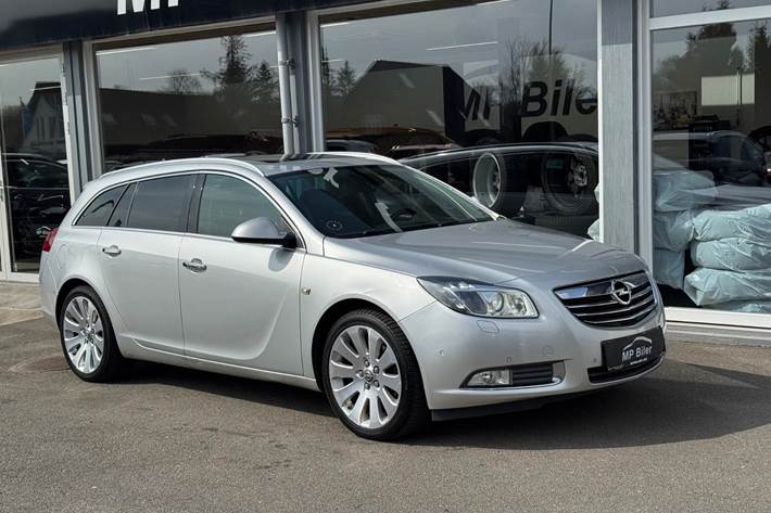 Sølv Opel Insignia fra 2011