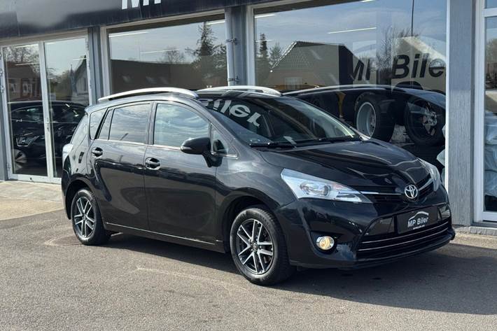 Sort Toyota Verso fra 2016