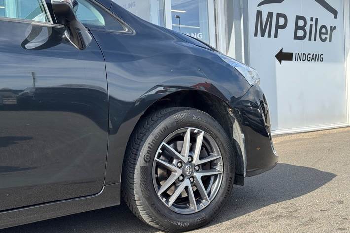 Sort Toyota Verso fra 2016