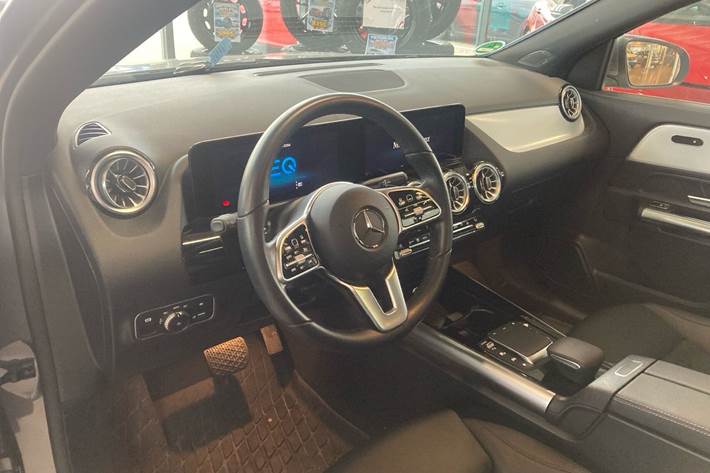 Grøn Mercedes EQA250 fra 2022