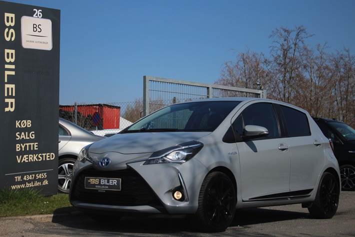 Grå Toyota Yaris fra 2019