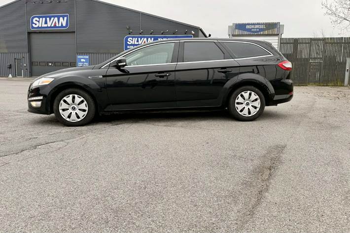 Sort Ford Mondeo fra 2011