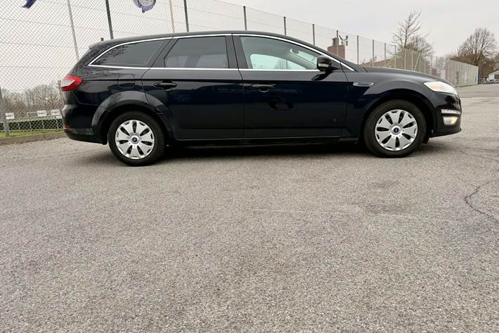 Sort Ford Mondeo fra 2011