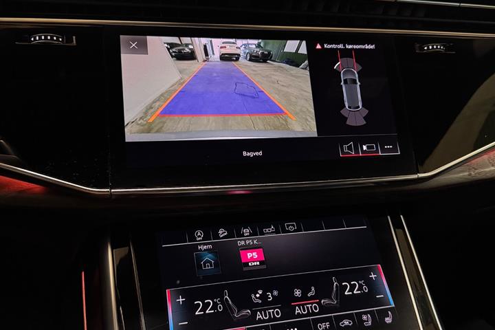 Sølv Audi Q8 fra 2018