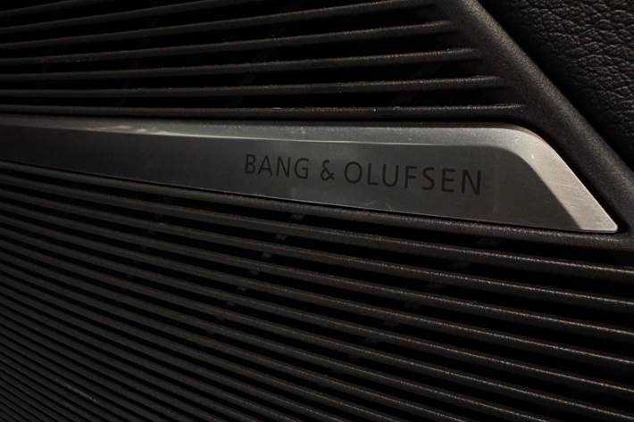 Sølv Audi Q8 fra 2018