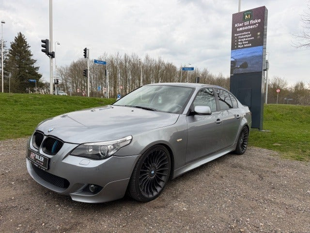 undefined BMW 545i fra 2003 set udefra
