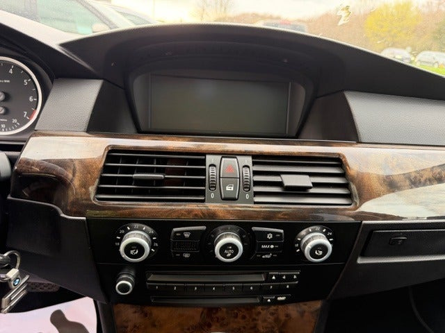 undefined BMW 545i fra 2003 set indefra