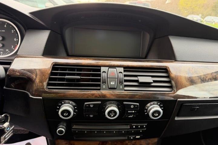 undefined BMW 545i fra 2003 set indefra