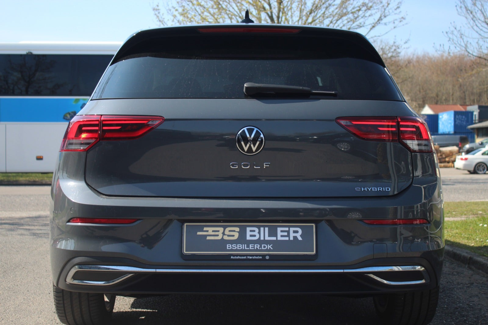 Grå VW Golf VIII fra 2021
