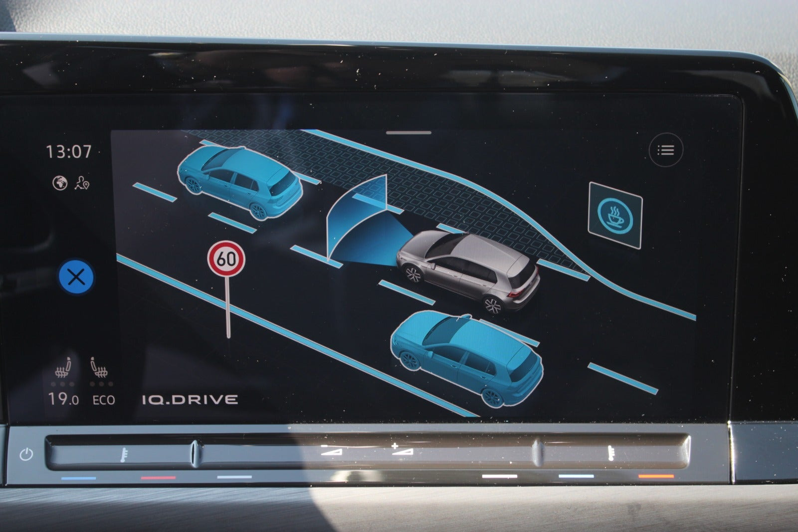 Grå VW Golf VIII fra 2021