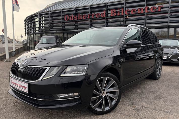 Sort Skoda Octavia fra 2019