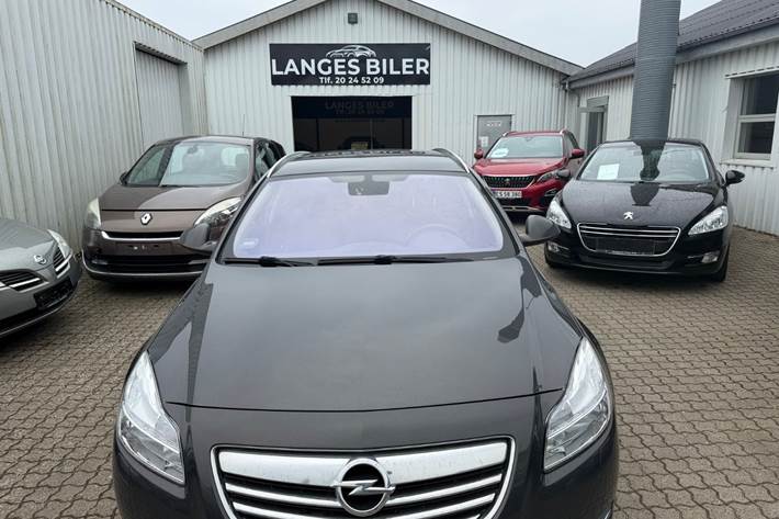 Grå Opel Insignia fra 2013