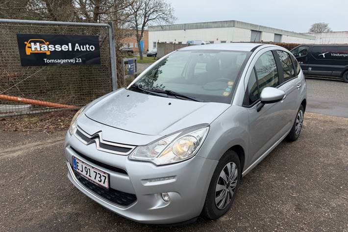 Grøn Citroën C3 fra 2014 set udefra