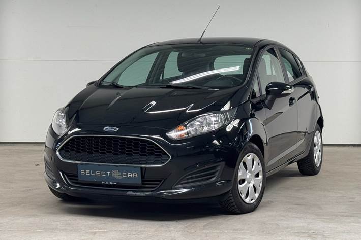 Sort Ford Fiesta fra 2017 set udefra