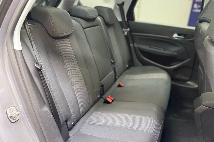 Grå Peugeot 308 fra 2018