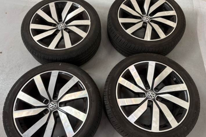 Sølv VW Passat fra 2018