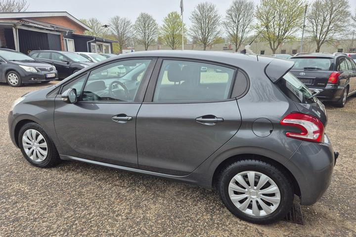 Grøn Peugeot 208 fra 2014
