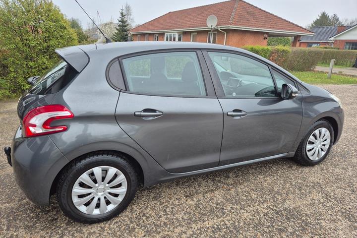 Grøn Peugeot 208 fra 2014