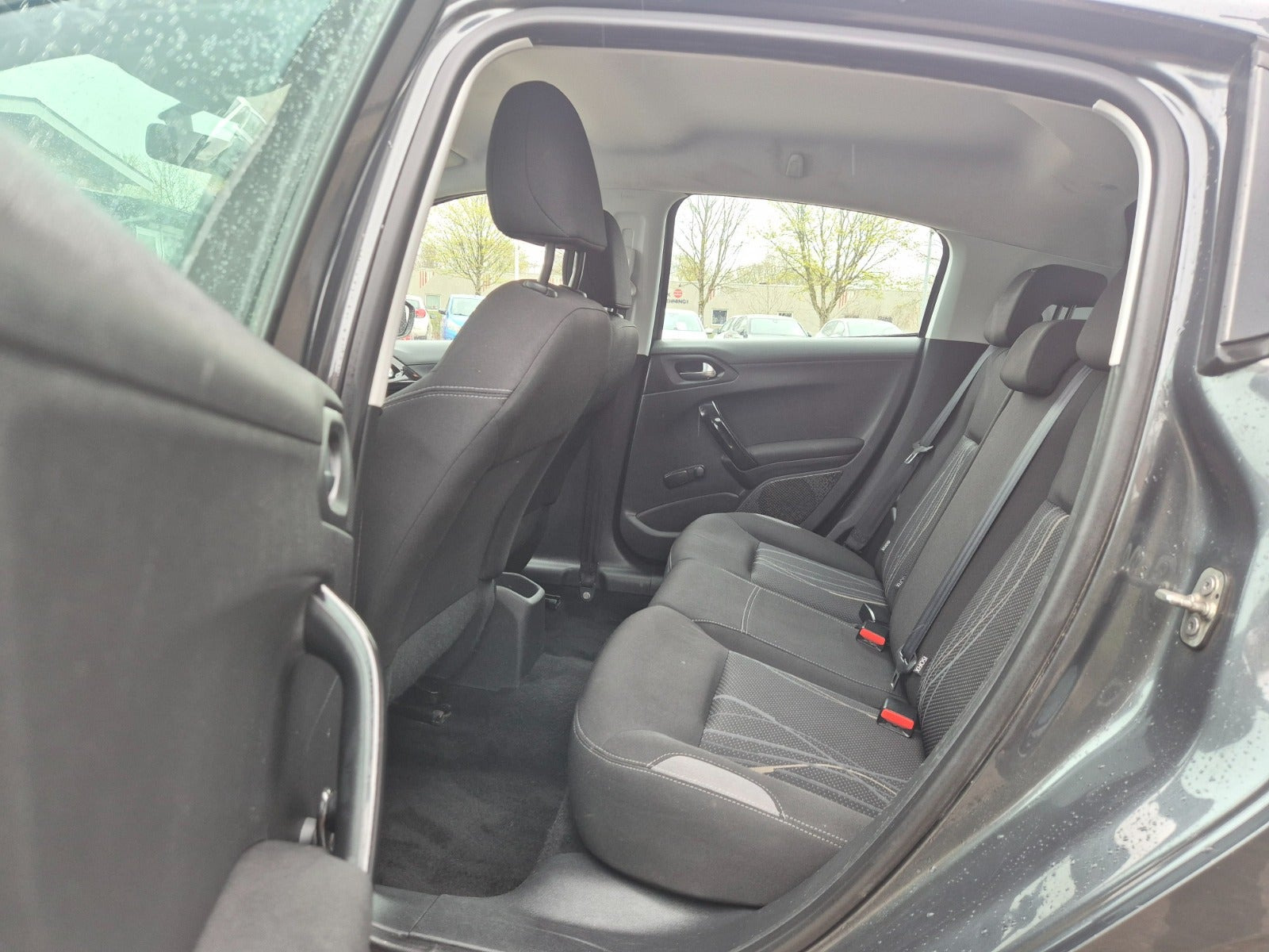 Grøn Peugeot 208 fra 2014