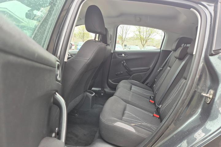 Grøn Peugeot 208 fra 2014