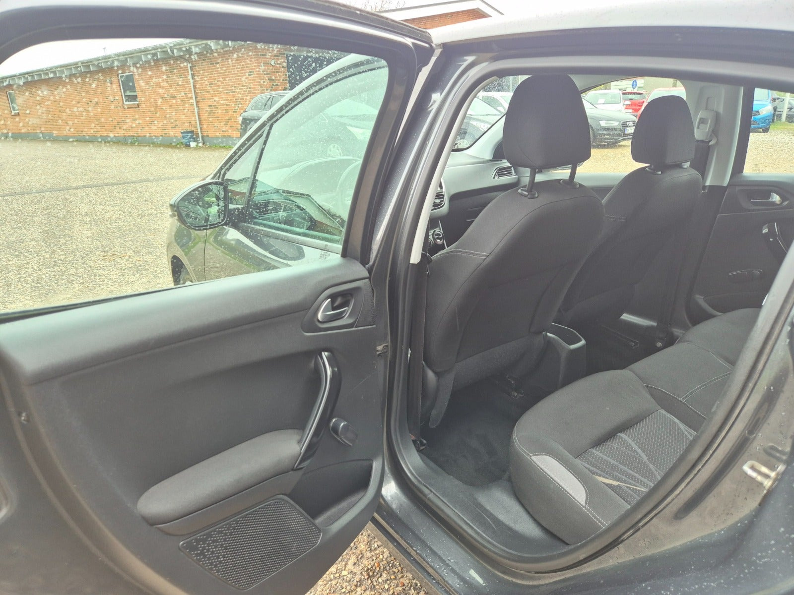 Grøn Peugeot 208 fra 2014