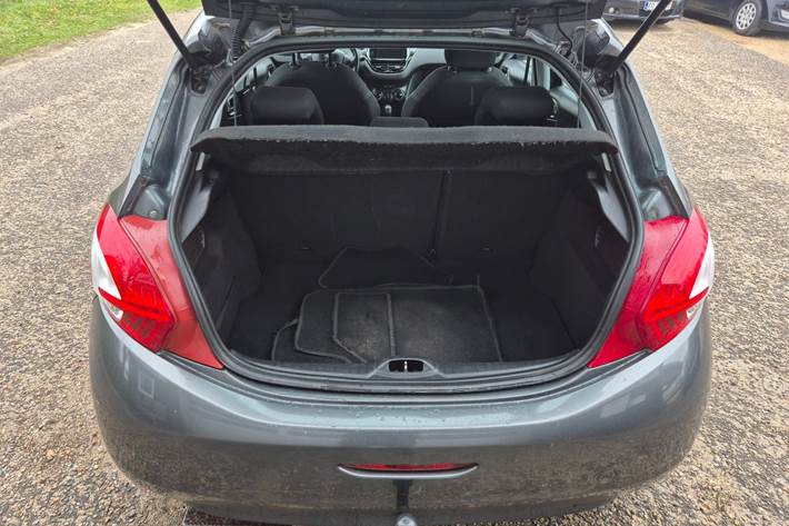 Grøn Peugeot 208 fra 2014