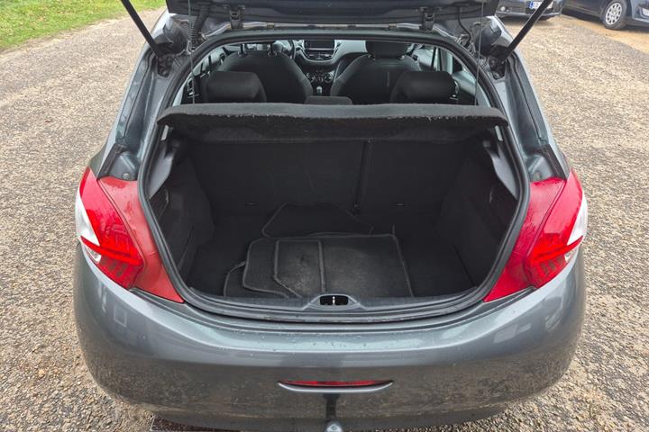 Grøn Peugeot 208 fra 2014