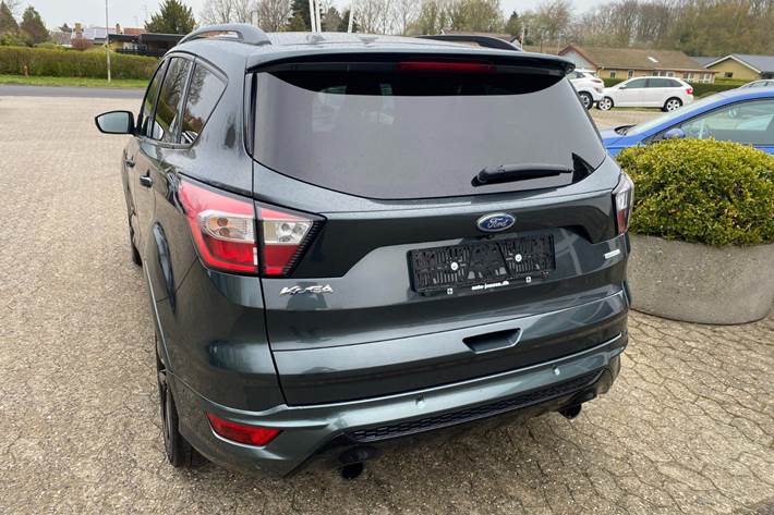 Grøn Ford Kuga fra 2018