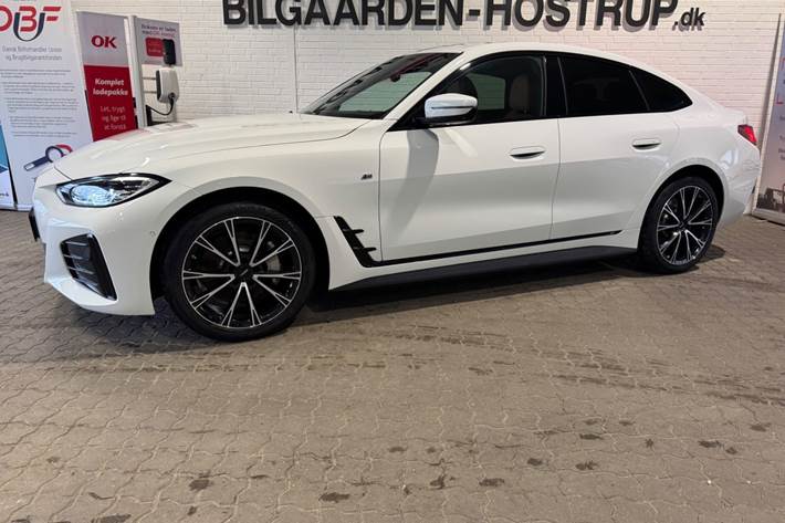 Hvid BMW i4 fra 2024