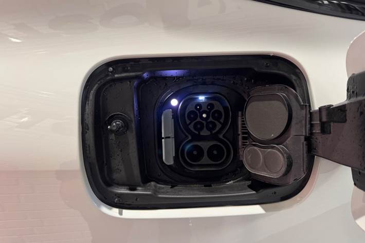 Hvid BMW i4 fra 2024