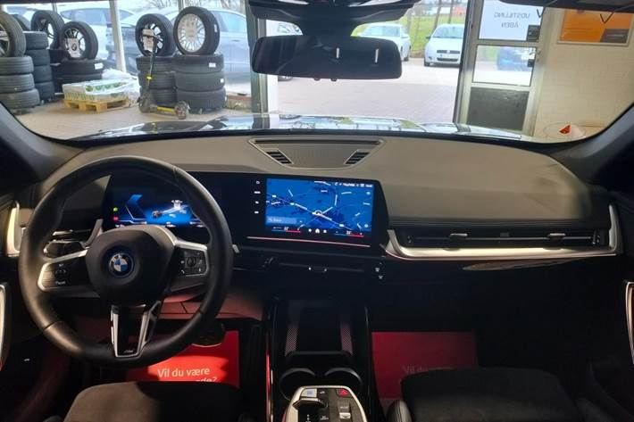 Sort BMW iX1 fra 2025