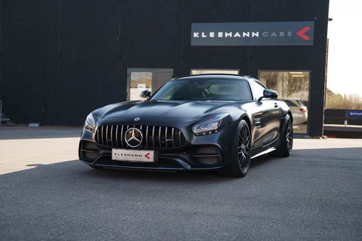 Grå Mercedes AMG GT C fra 2018
