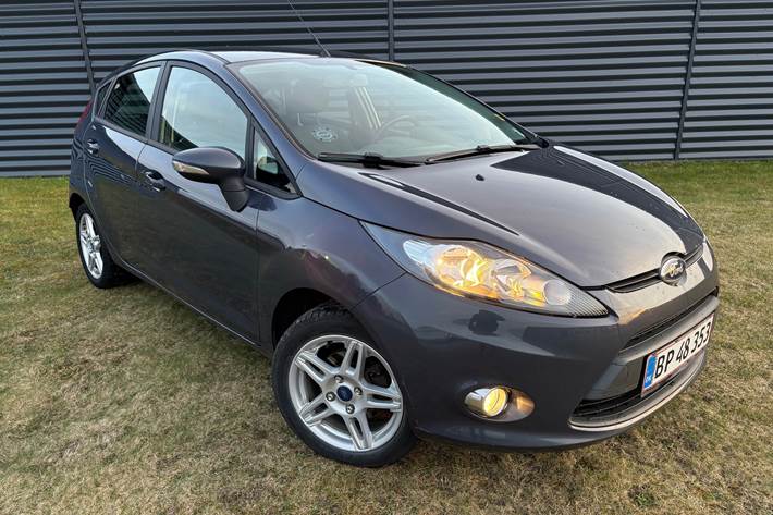 Grå Ford Fiesta fra 2011